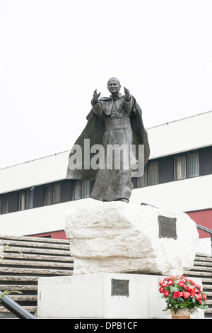 L'arca di Noè chiesa, una moderna chiesa cattolica eretta in Nowa Huta una volta caduto il comunismo, Cracovia, in Polonia, in Europa Foto Stock