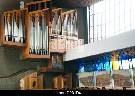 Moderna chiesa cattolica eretta in Nowa Huta una volta caduto il comunismo, Cracovia in Polonia Foto Stock