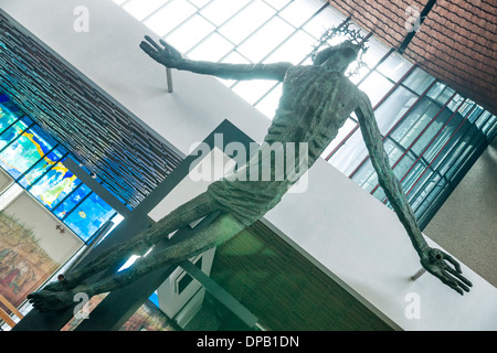 Matki Bozej Fatimskiej, moderna chiesa cattolica eretta in Nowa Huta una volta caduto il comunismo, Cracovia, in Polonia, in Europa Foto Stock