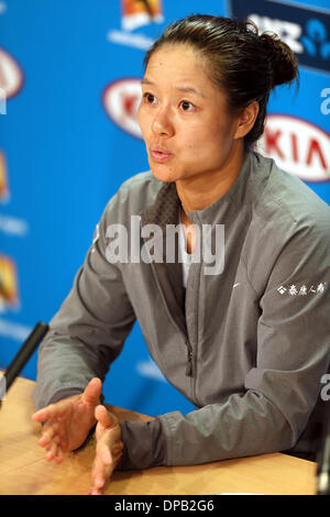 Melbourne, Australia. Xi gen, 2014. Li Na di Cina reagisce durante la conferenza stampa in vista del Australian Open di tennis nel torneo di Melbourne, Australia, 11 gennaio 2014. Credito: Li Peng/Xinhua/Alamy Live News Foto Stock