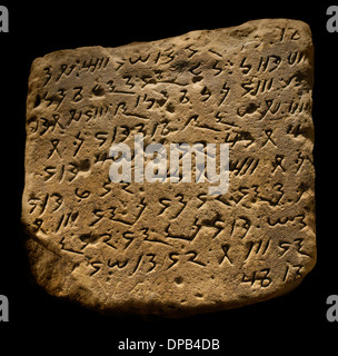 Blocco di arenaria con iscrizioni meroitiche in corsivo del I secolo d.C. proveniente dall'antica città di Meroe, Regno di Kush, Nord Sudan, Museo Egizio di Berlino, Germania. Foto Stock