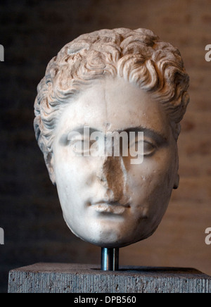 Capo di donna. Copia, probabilmente da una statua di Saffo di Silanion (ca. 340–330 a.C.). Glyptothek greco romano a Monaco, Germania. Foto Stock