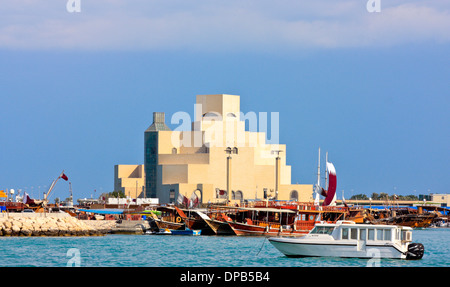 Dhow Harbour e il Museo di Arte Islamica, Doha, Qatar Foto Stock