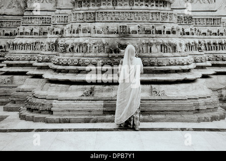 Tempio Jagdish in Udaipur nel Rajasthan in India in Asia del Sud. La religione indù preghiera Storia e cultura di viaggio edificio di architettura Arte Scultura Foto Stock