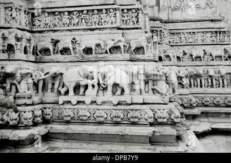 Tempio Jagdish in Udaipur nel Rajasthan in India in Asia del Sud. La religione indù preghiera Storia e cultura di viaggio edificio di architettura Arte Scultura Foto Stock