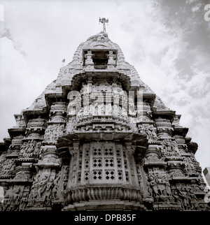 Tempio Jagdish in Udaipur nel Rajasthan in India in Asia del Sud. La religione indù preghiera Storia e cultura di viaggio edificio di architettura Arte Scultura Foto Stock