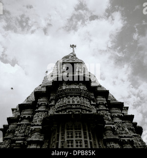 Tempio Jagdish in Udaipur nel Rajasthan in India in Asia del Sud. La religione indù preghiera Storia e cultura di viaggio edificio di architettura Arte Scultura Foto Stock