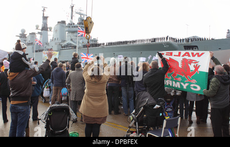 HMS illustre ritorna dalle Filippine Foto Stock