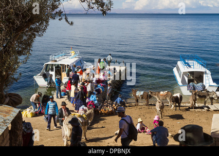 Il porto dei traghetti di Challapampa su "Isla del Sol", il lago Titicaca, Bolivia Foto Stock