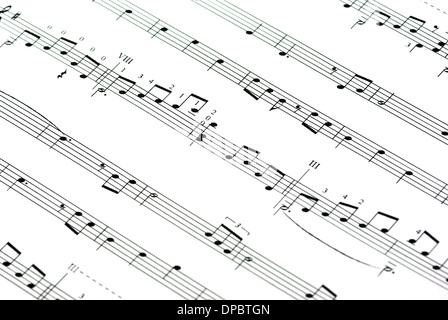 Note musicali, close up immagine sul bianco. Foto Stock