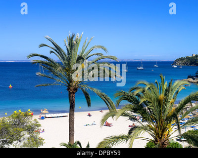 Vista mare da un hotel di fronte alla spiaggia di Palma Nova Maiorca Spagna Foto Stock
