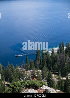 La navetta turistica che arrivano in barca a west shore boat dock sul Lake Jenny nel Parco Nazionale di Grand Teton, Wyoming USA Foto Stock