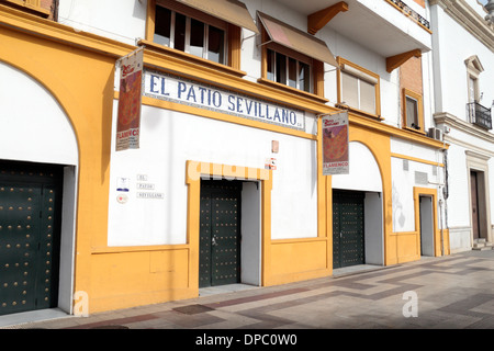 L'El Patio Sevillano, un tablao flamenco dancing teatro in Siviglia, in Andalusia, Spagna. Foto Stock