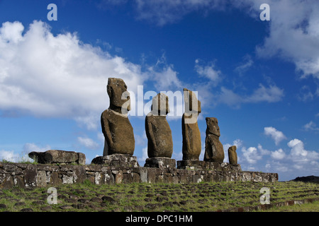 Ahu Vai Ure moai a Tahai complesso cerimoniale, Isola di Pasqua, Cile Foto Stock