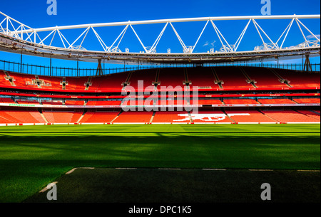 Interior shot di Emirates Stadium - casa dell'Arsenal Football Club a Londra, Inghilterra Foto Stock