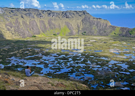 Rano Kau cratere vulcanico, Isola di Pasqua, Cile Foto Stock