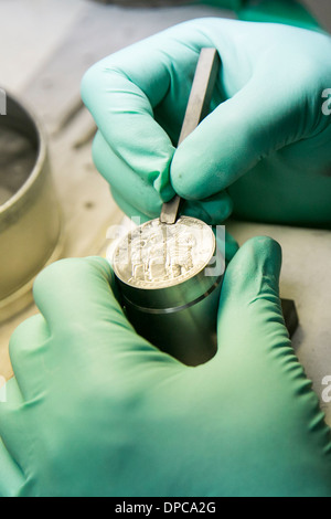 Coin die manufacturing presso la filiale di Filadelfia negli Stati Uniti alla menta. Foto Stock