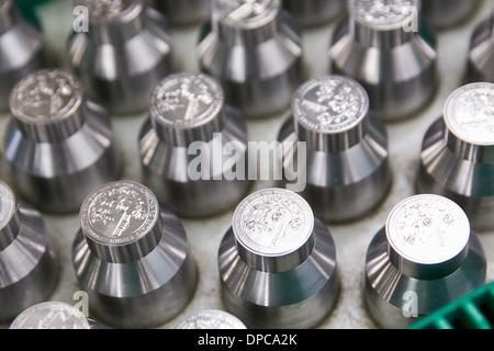 Trimestre coin die manufacturing presso la filiale di Filadelfia negli Stati Uniti alla menta. Foto Stock