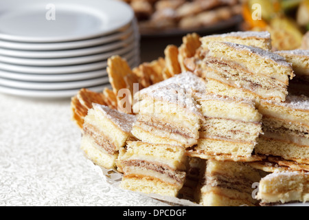 Serviti dessert e frutta tabella sul matrimonio Foto Stock