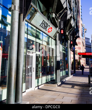 London, Regno Unito - 11 Gennaio 2014: Il al di fuori di una filiale HSBC in London centrale Foto Stock