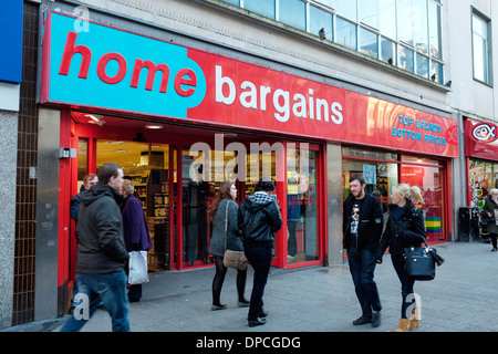 Home occasioni store su Lord Street nel centro di Liverpool Foto Stock