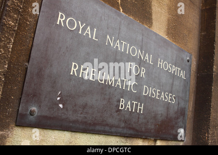 Vasca da bagno in Inghilterra il Royal National Hospital per malattie reumatiche segno di ingresso Foto Stock