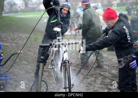 Derby, Regno Unito. Il 12 gennaio 2014. Cyclc-Cross Campionati Nazionali 11-12Gennaio 2014. Credito: Ian Francesco/Alamy Live News Foto Stock