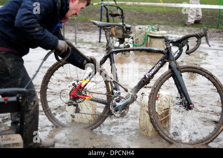 Derby, Regno Unito. Il 12 gennaio 2014. Cyclc-Cross Campionati Nazionali 11-12Gennaio 2014. Credito: Ian Francesco/Alamy Live News Foto Stock