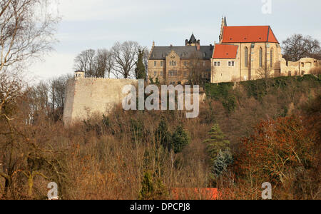 Vista del castello di Mansfeld in Mansfeld in Sassonia-Anhalt, Germania, 09 gennaio 2014. Il Castello dei Conti di Mansfeld ha mille anni di storia. La conta è venuto alla grande ricchezza alla fine del XII secolo quando le miniere di rame sono emerse nella regione. Foto: Jan Woitas/dpa Foto Stock