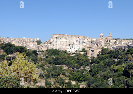 Vista sulla città vecchia di Ragusa Ibla, la città barocca elencati come patrimonio mondiale dall' UNESCO in Sicilia Foto Stock