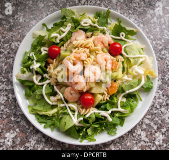 Gamberi freschi di melone e kiwi insalata di pasta Foto Stock