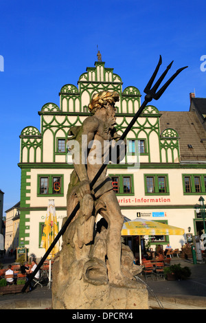 Statua sulla fontana di Nettuno a Piazza del Mercato, Weimar, Turingia, Germania, Europa Foto Stock