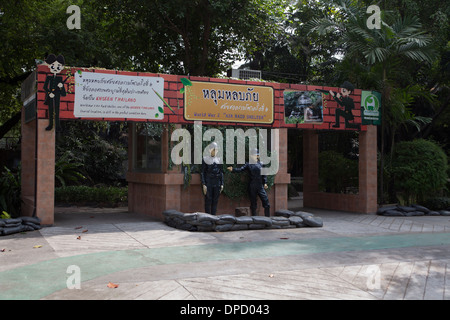 Seconda guerra mondiale Air Raid Shelter in motivi di Zoo di Dusit Bangkok Foto Stock