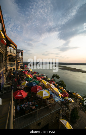 Tramonto ponte dell'Oasi sul Lago Travis di Austin in Texas Foto Stock