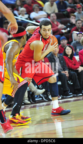 12 gennaio 2014: Gabe York #1 di Arizona durante il NCAA pallacanestro tra l'Arizona Wildcats e l'USC Trojans al Galen Center di Los Angeles, CA Giovanni verde/CSM Foto Stock