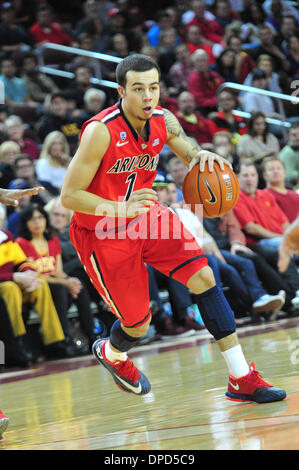 12 gennaio 2014: Gabe York #1 di Arizona durante il NCAA pallacanestro tra l'Arizona Wildcats e l'USC Trojans al Galen Center di Los Angeles, CA Giovanni verde/CSM Foto Stock