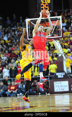 12 gennaio 2014: Gabe York #1 di Arizona durante il NCAA pallacanestro tra l'Arizona Wildcats e l'USC Trojans al Galen Center di Los Angeles, CA Giovanni verde/CSM Foto Stock