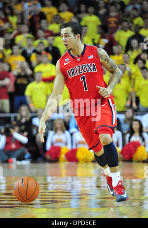 12 gennaio 2014: Gabe York #1 di Arizona durante il NCAA pallacanestro tra l'Arizona Wildcats e l'USC Trojans al Galen Center di Los Angeles, CA Giovanni verde/CSM Foto Stock