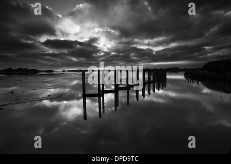 I colori del tramonto su Bosham canale nautica, West Sussex County, England, Regno Unito Foto Stock