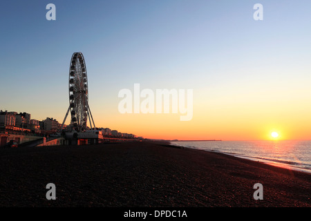 Alba colori, lungomare di Brighton, Brighton & Hove, Sussex County, England, Regno Unito Foto Stock
