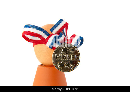 Uovo di pollo con il vincitore e nastro rosso bianco blu ribbon celebrazione Foto Stock