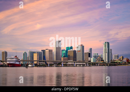 Miami, Florida, Stati Uniti d'America skyline del centro all'alba. Foto Stock