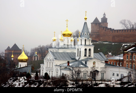 Inverno gennaio veduta della chiesa parte del Profeta Elia e il Cremlino Nizhny Novgorod Russia Foto Stock