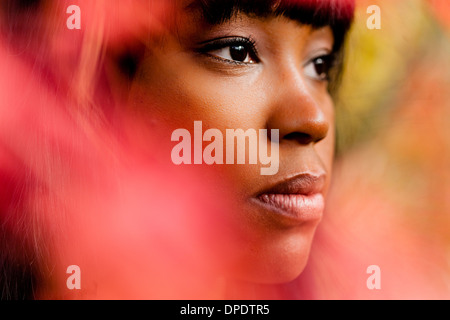 Close up ritratto di pensosa giovane donna Foto Stock