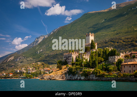 Castel Scaligero, lungo la riva del lago di Garda Malcesine, Lombardia, Italia Foto Stock