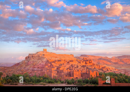 Ait Benhaddou, Marocco antichi mattoni di fango, kasbah deserto del Sahara millenari caravanserai, Patrimonio Mondiale dell UNESCO Foto Stock