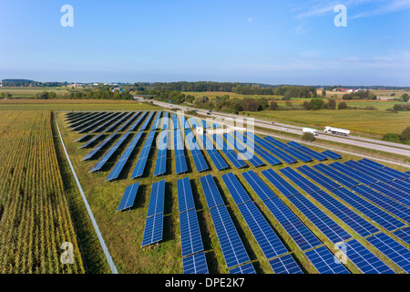 Vista di energia solare pannelli, Monaco di Baviera, Germania Foto Stock