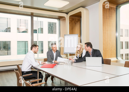 Gli imprenditori riuniti nella sala conferenze Foto Stock