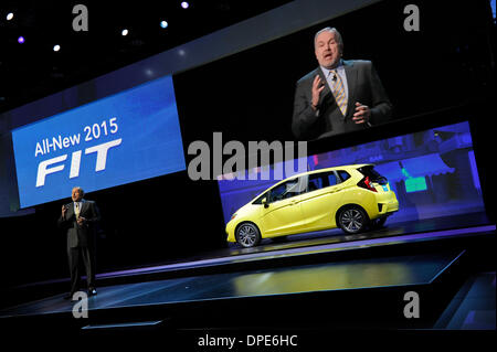 Detroit, STATI UNITI D'AMERICA. Xiii gen, 2014. Il 2015 Honda Fit è svelato durante l'anteprima di stampa del 2014 North American International Auto Show (NAIAS) a Detroit, negli Stati Uniti, gennaio 13, 2014. Credito: Zhang Jun/Xinhua/Alamy Live News Foto Stock