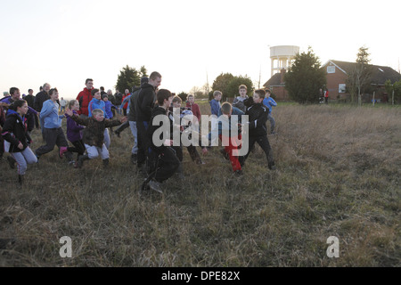 La tradizionale annuale di piombo-fino a, e gioco del cofano Haxy tenutosi in gennaio in North Lincolnshire, England, Regno Unito Foto Stock